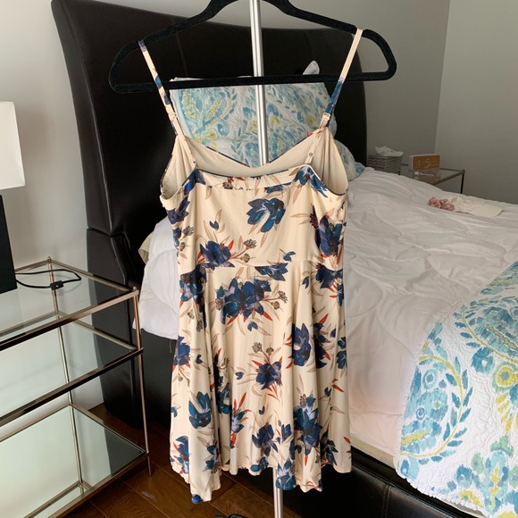 Aritzia Talula Lipinski Floral Dress - Picture 3 of 5